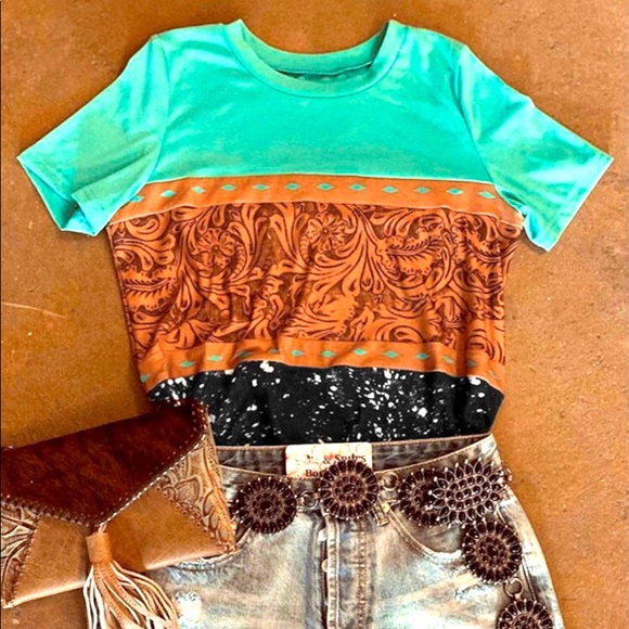 Green Tee w/ Tooled Leather and Black&White Design - Picture 2 of 5